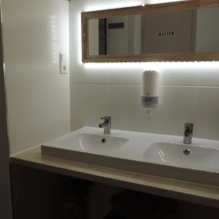 Le Petit Poete Hotel 2*