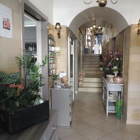 Hotel Le Petit Poete 2*