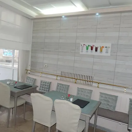 르 프티 포에티 2*