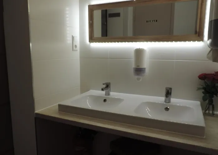 Le Petit Poete Hotel 2*